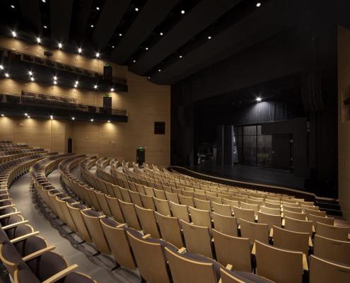 Salle de spectacle pouvant accueillir du public